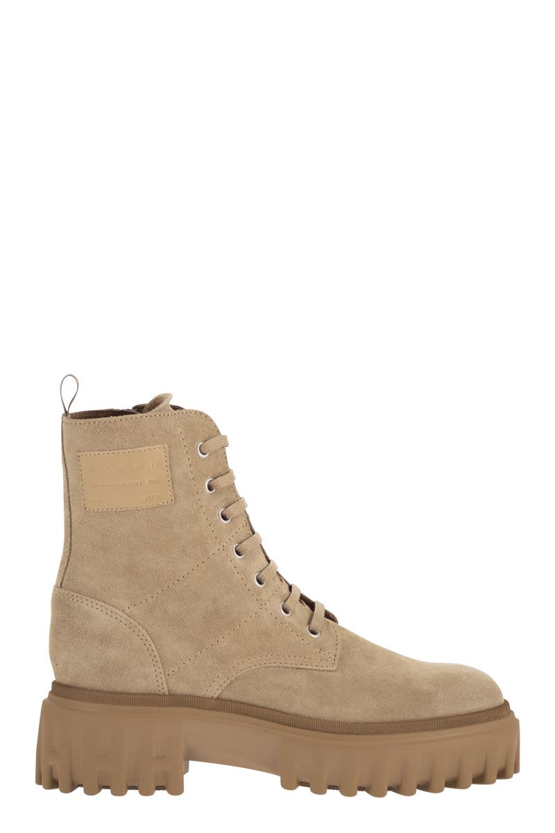 H700 - Suede Ankle Boots With Lug Sole