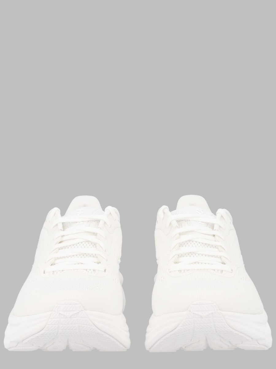 Hoka One One 
